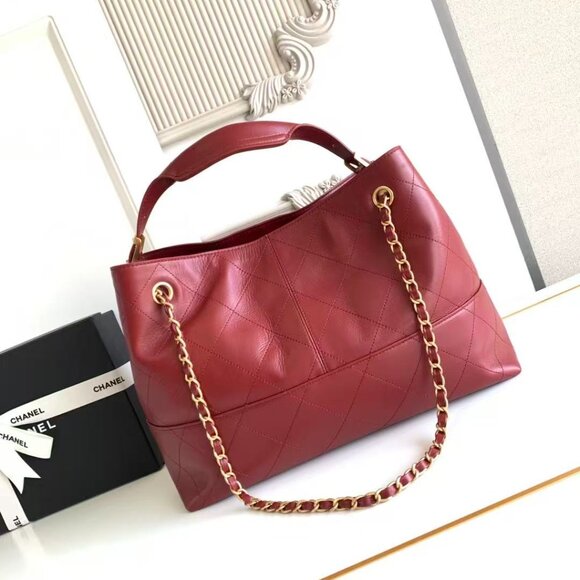 Classic CHANEL Bag: A Stylish and Versatile Choice for Elegance - Picture 7 of 7